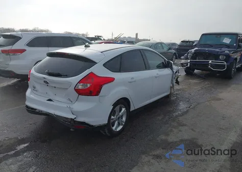 2014 Ford Focus Se z USA, uszkodzony, nr VIN 1FADP3K23EL158261